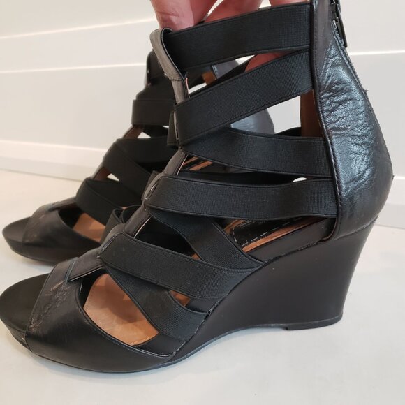Bertie Women's Size 39 Black Strappy Wedged Sandal - Picture 2 of 10